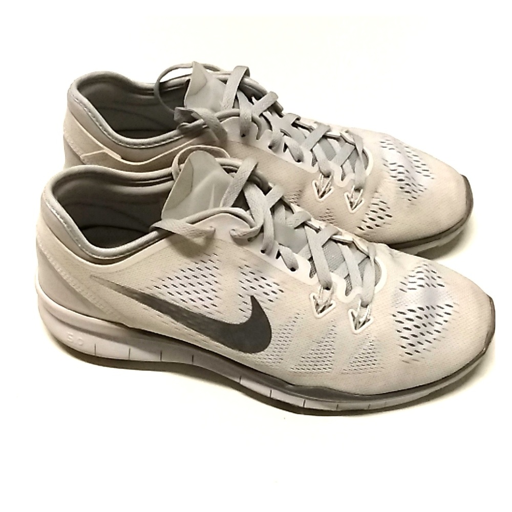 Women Nike 5.0 Running/training shoes Sz 7.5